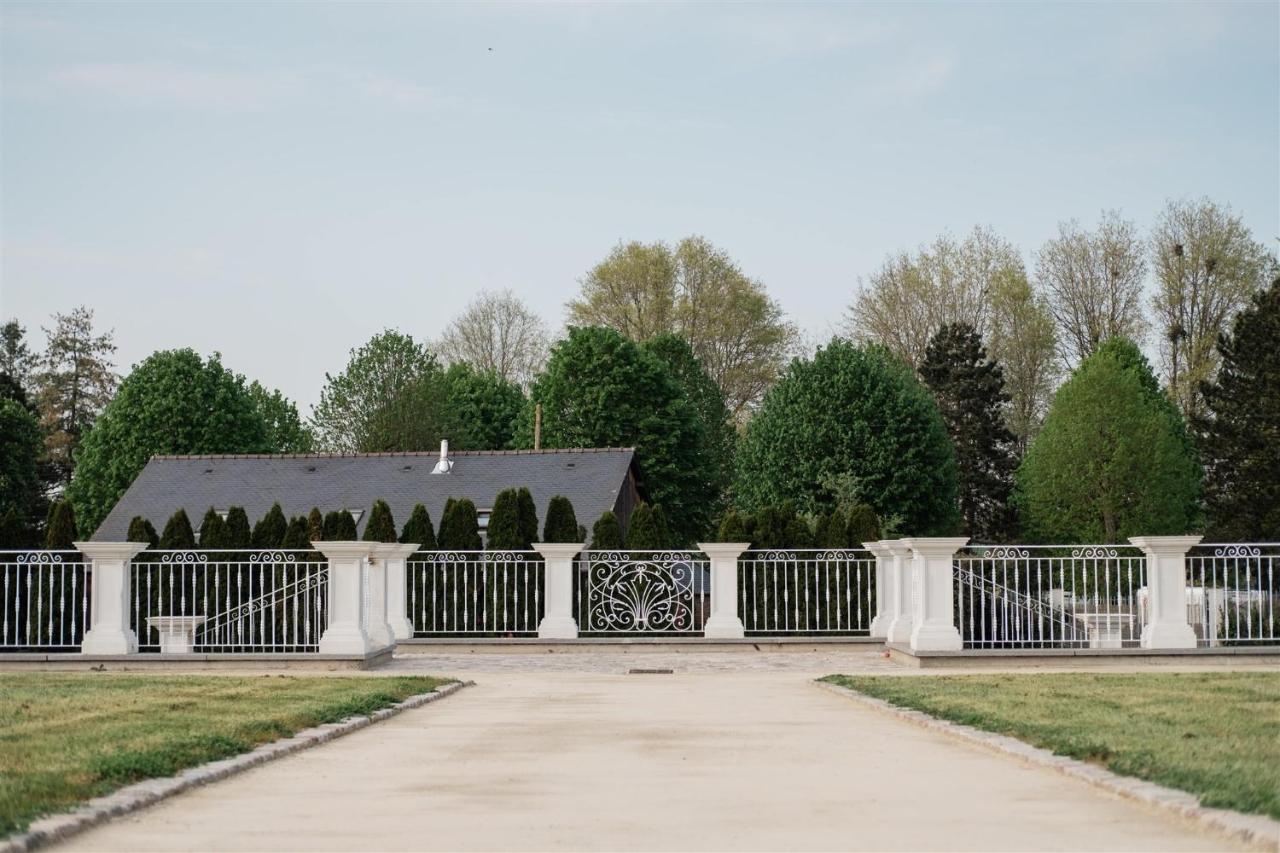 坦泰尼亚克Domaine Les Jardins Darsene住宿加早餐旅馆 外观 照片